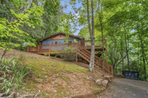 Serene Forest View- Hot Tub- Pet Friendly With Fenced Yard